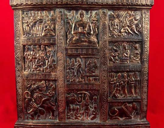 bas relief de la vie du bouddha plâtre et cuivre repoussé