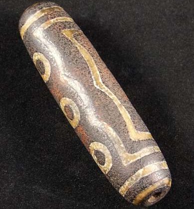 perle dzi tibétaine à cinq yeux