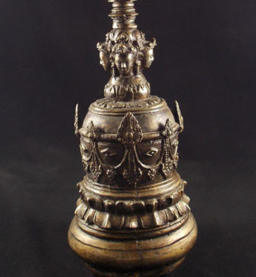 grande cloche bouddhiste drilbu avec vajra