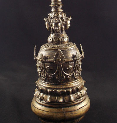 grande cloche bouddhiste drilbu avec vajra