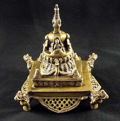 stupa népalais en bronze aux quatre lions gardiens