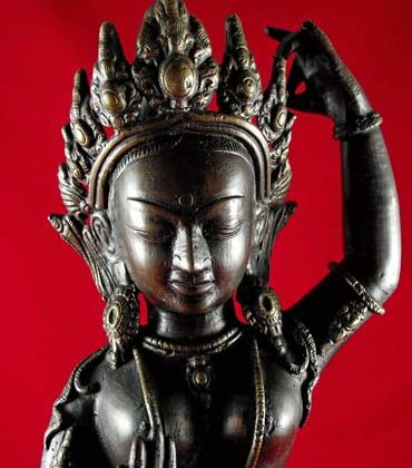 statue de maya devi mère du bouddha en bronze