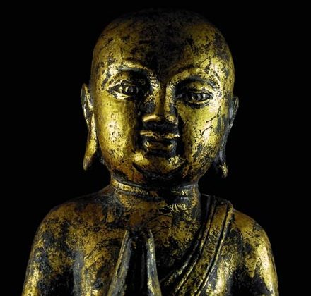 bouddha en vajrasana en fonte dorée