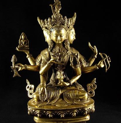 statuette d'ushnishavijaya en laiton bouddhisme