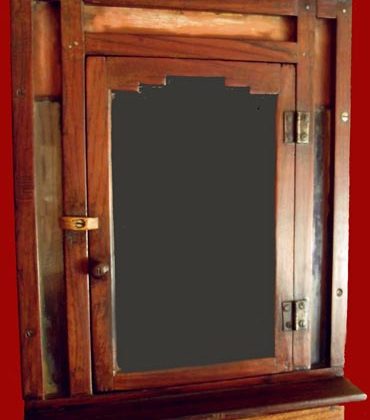 petite vitrine indienne à tiroir