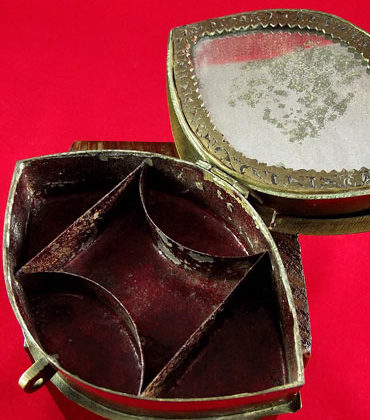 boite à fard indienne ovoïde