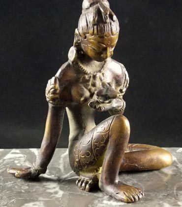 statuette de parvati assise inde