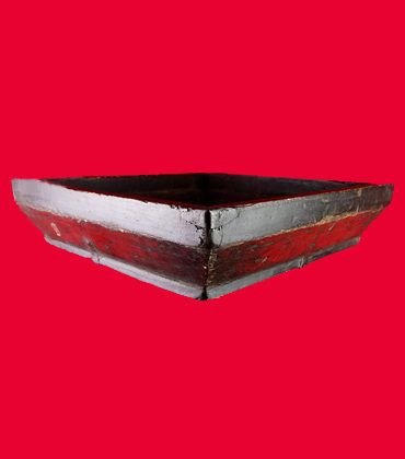 plateau ancien en bois et laque rouge