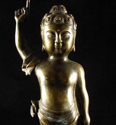 statuette chinoise du bouddha à sa naissance