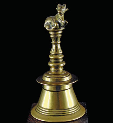 ghanta cloche hindoue avec nandi