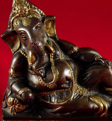 ganesh allongé indien en bronze