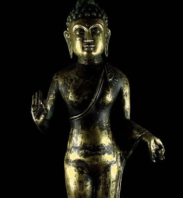 statue du bouddha debout thaïlandais