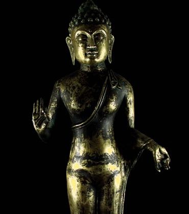 statue du bouddha debout thaïlandais