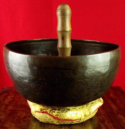 bol tibétain gravé grand modèle aux sept métaux