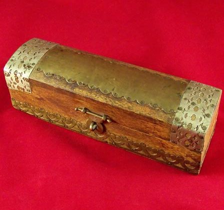 petite boite indienne en bois et laiton ajouré