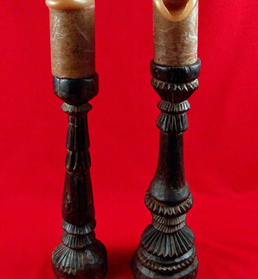 paire de chandeliers indiens en bois