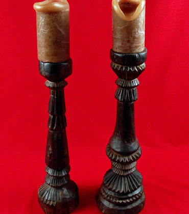 paire de chandeliers indiens en bois