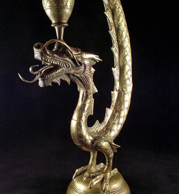 paire de bougeoirs dragons en bronze
