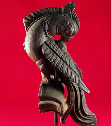 perroquet sculpté en bois indien