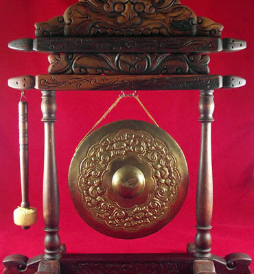 gong avec portant en bois