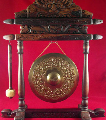 gong avec portant en bois