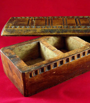 boite indienne longue ancienne bois