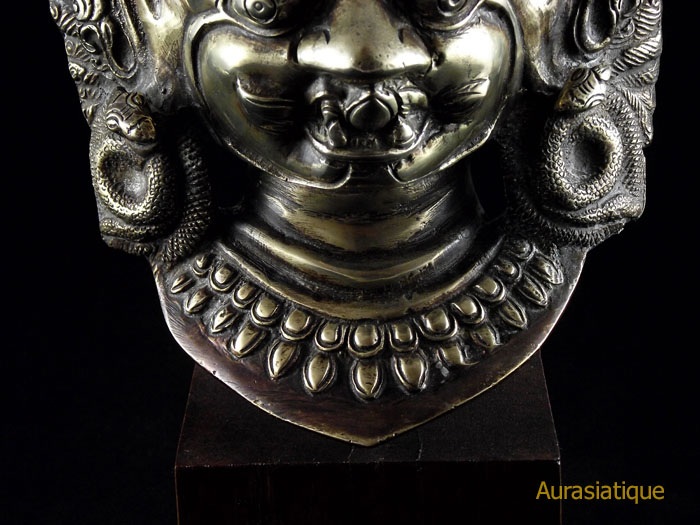 masque en bronze de mahakala protecteur du dharma
