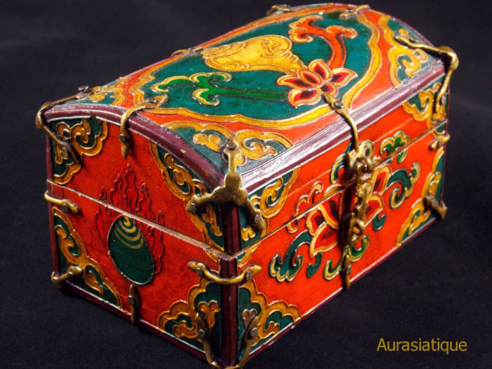 boite tibétaine peinte en bois avec conque