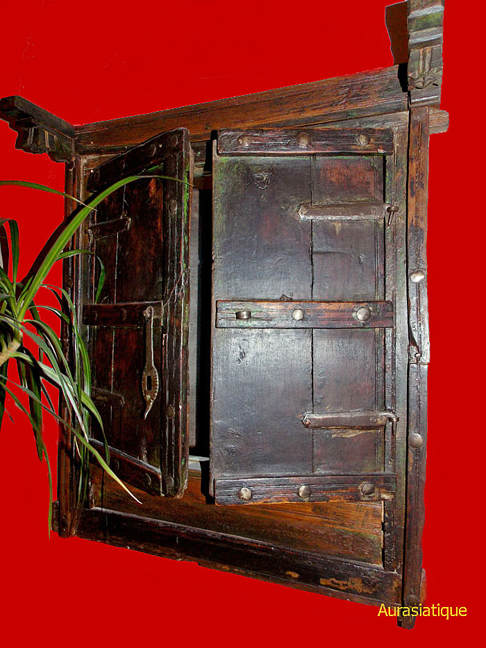 fenêtre rajput indienne en bois ancienne à deux portes