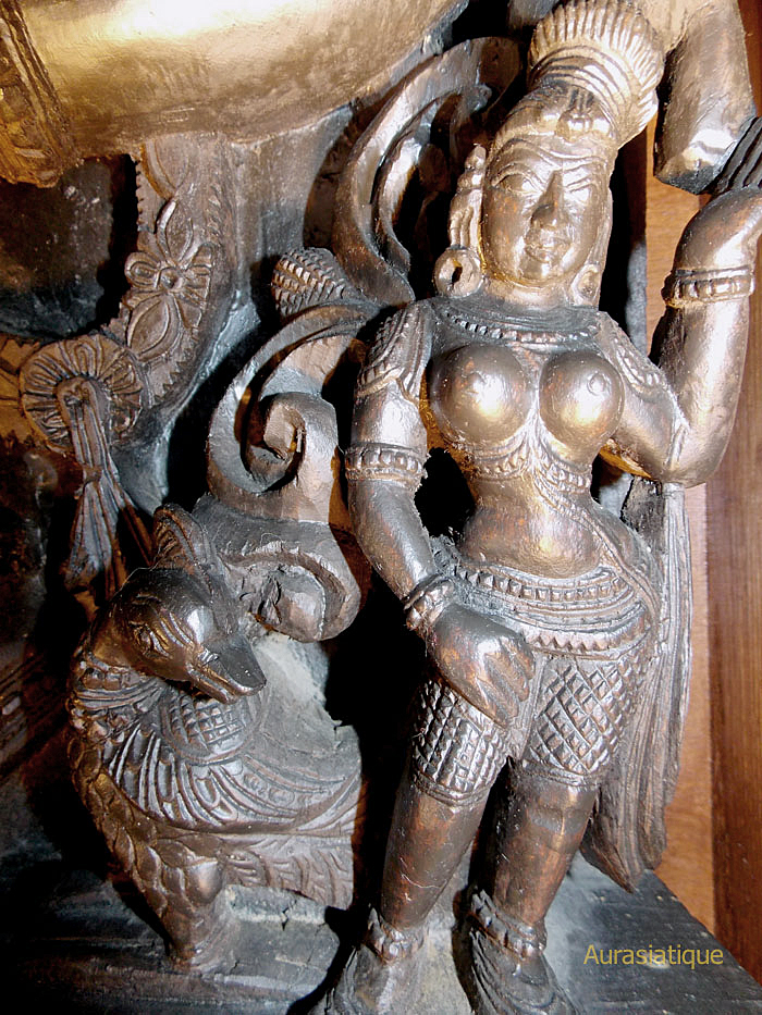 haut relief indien en bois de rati