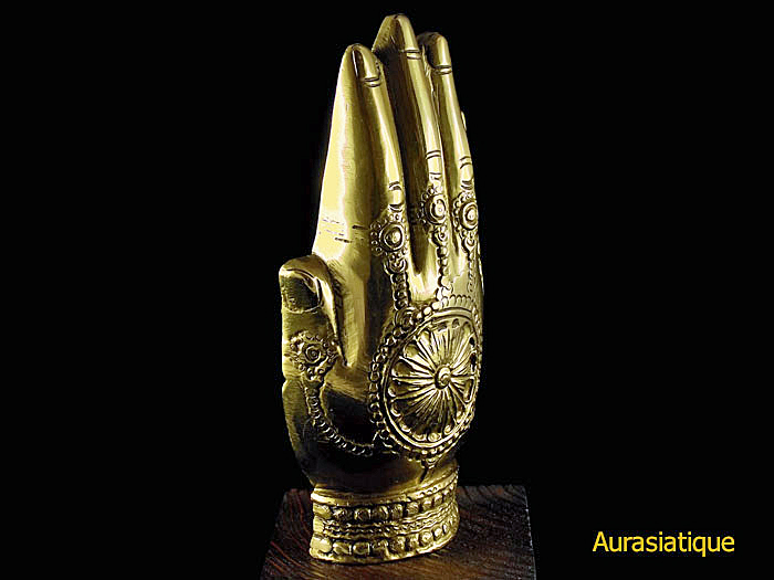 main en bronze indienne avec ganesh