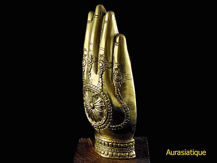 main en bronze indienne avec ganesh