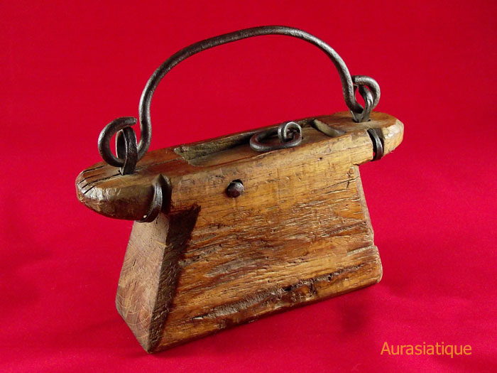 boite indienne à ghee ancienne en bois et fer