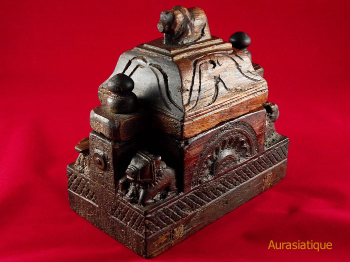 boite hindoue en bois vibhuti ancienne avec nandi