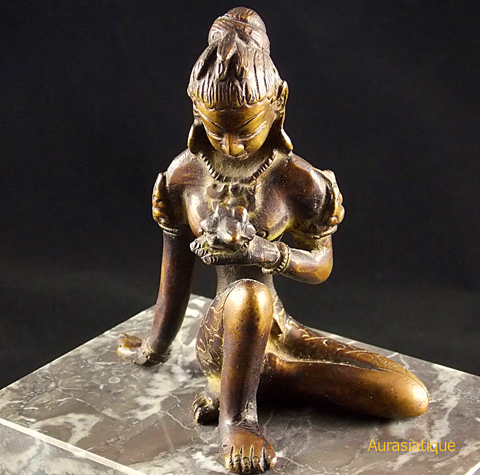 statuette hindoue ancienne en bronze de parvati assise