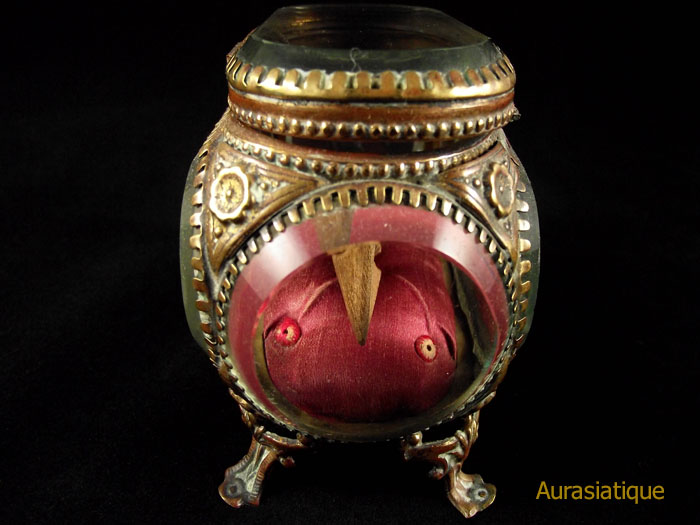 relique phurba en bois du stoupa de bodnath népal