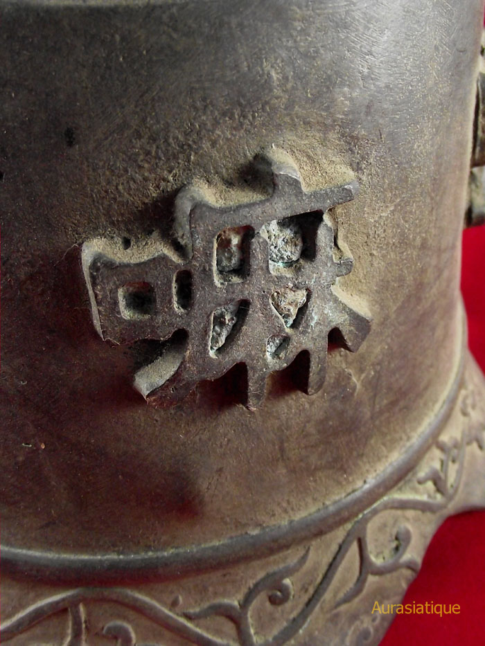 cloche bouddhiste en bronze du temple chinois de nankin