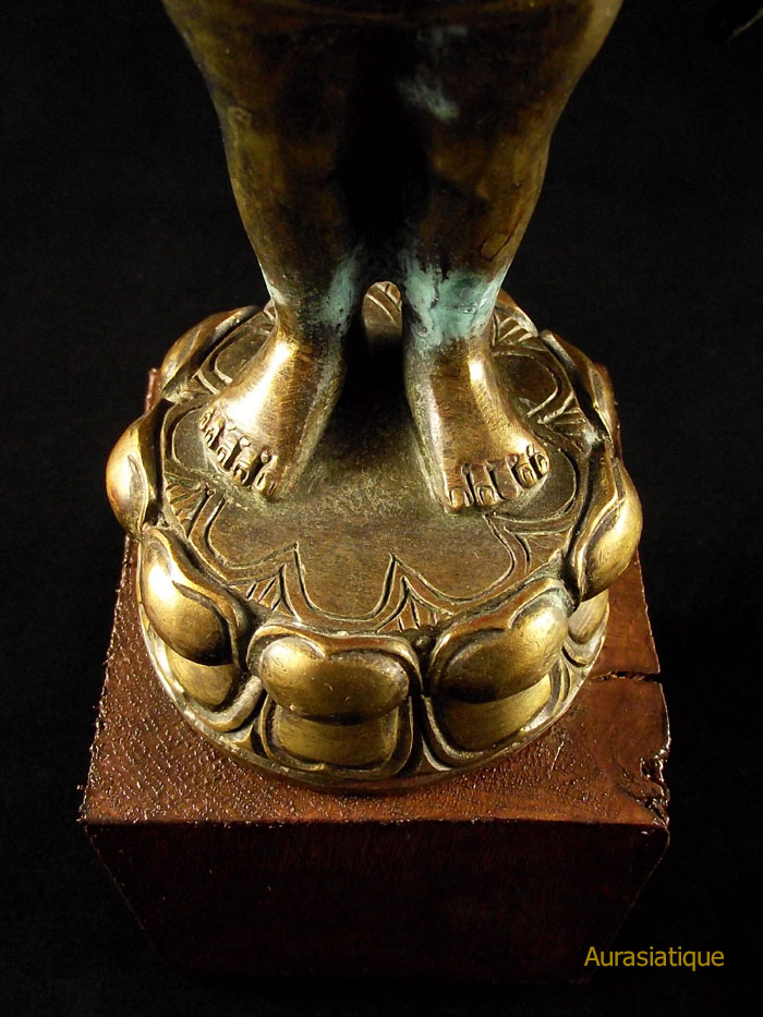 statuette de bouddha à sa naissance en bronze chine