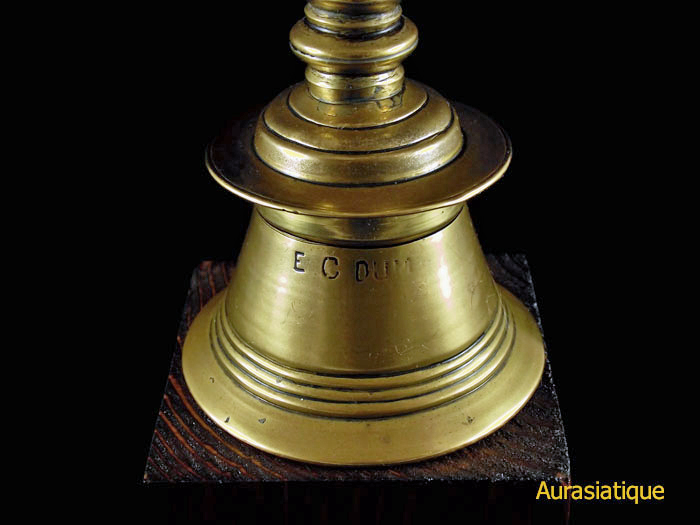 cloche hindoue en bronze avec taureau nandi