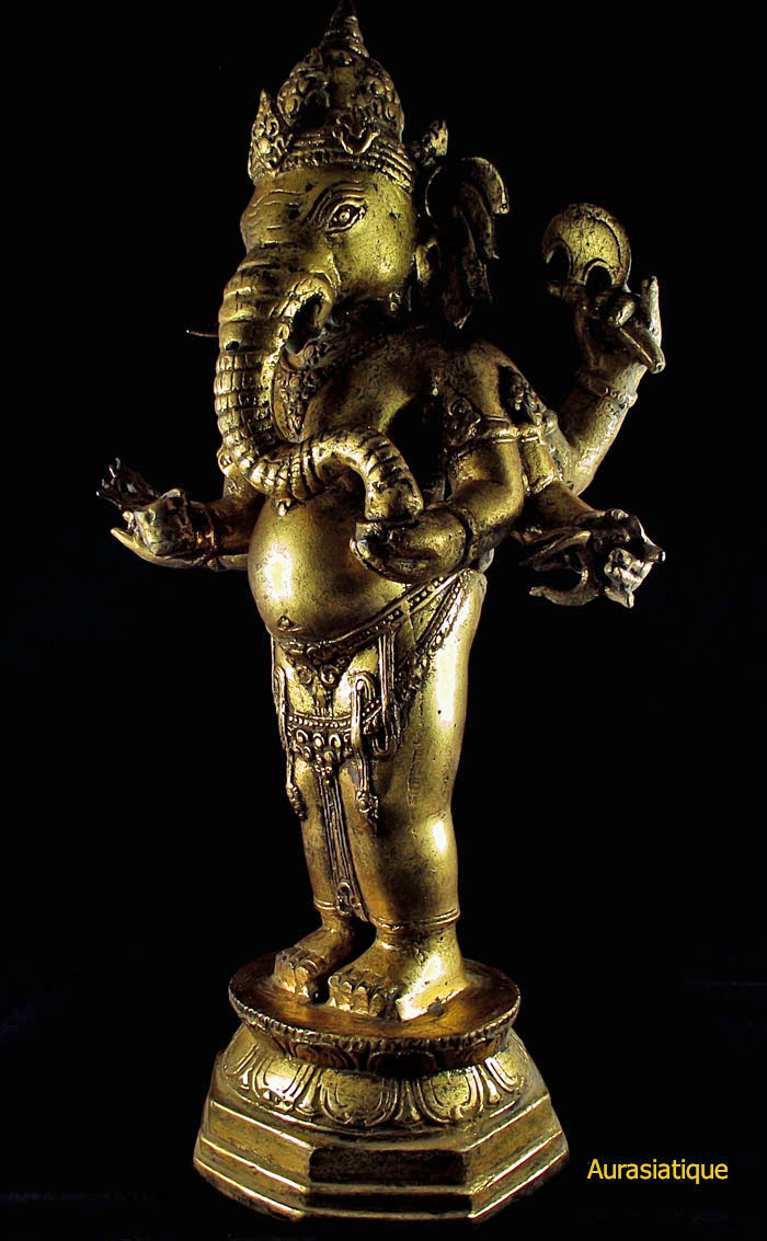 statue de ganesh mayureshvara dorée