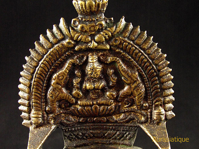 lampe à huile indienne en bronze ancien avec laksmi gaja