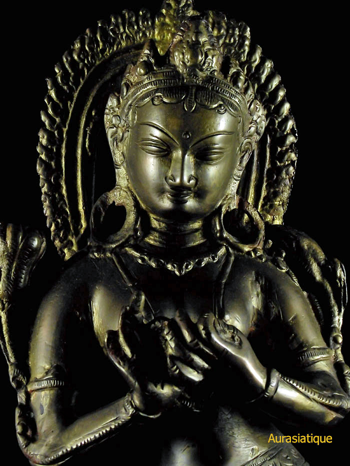 statue en bronze du bouddha maitreya debout