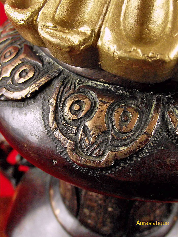 lampe vase japonais en bronze vue du dessus