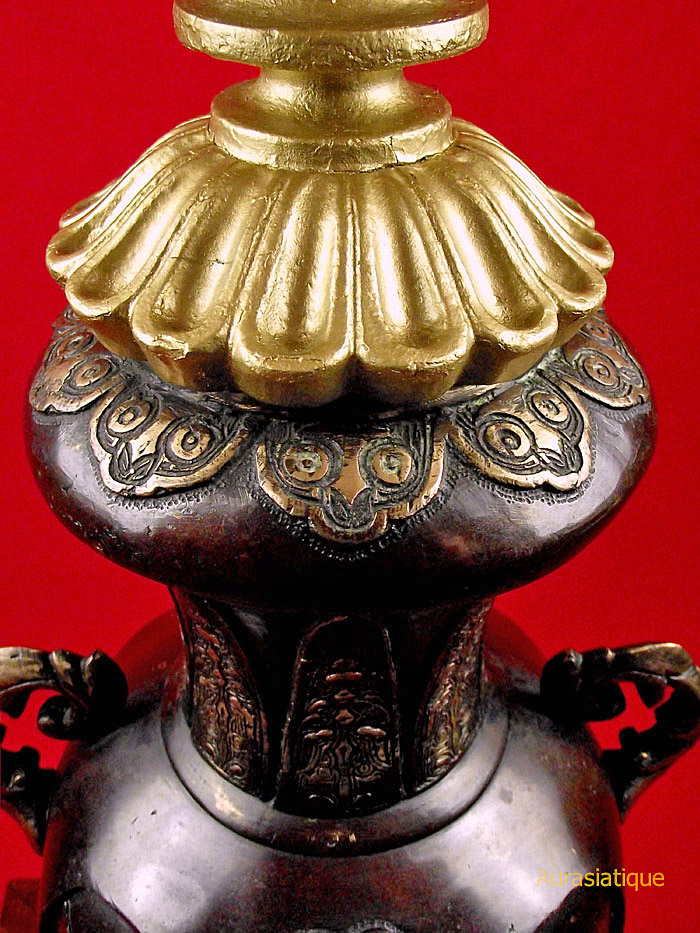 lampe vase japonais en bronze vue du dessus