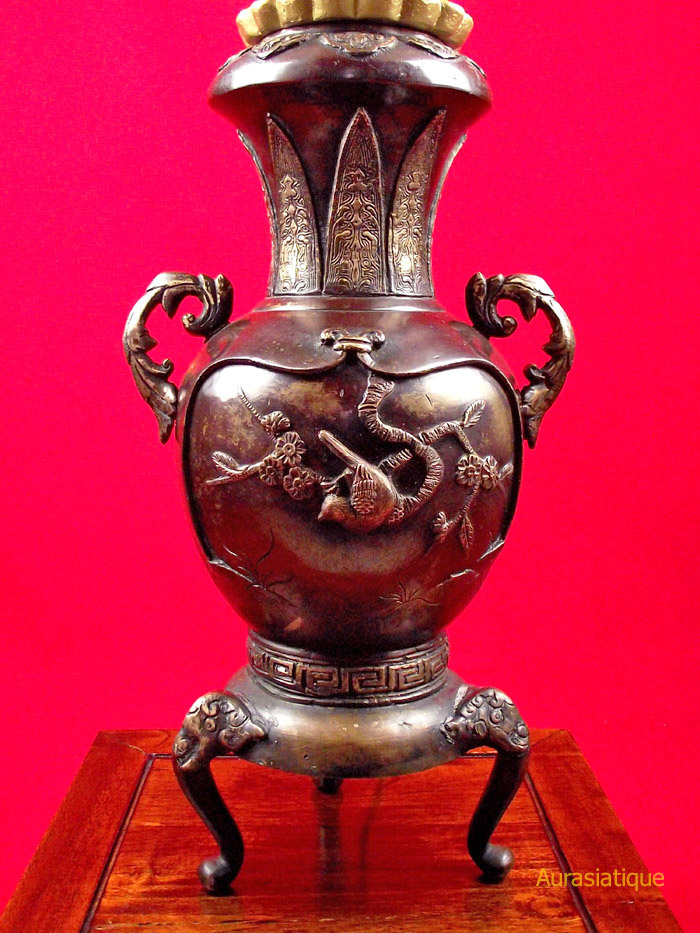 lampe vase japonais en bronze vue de dos