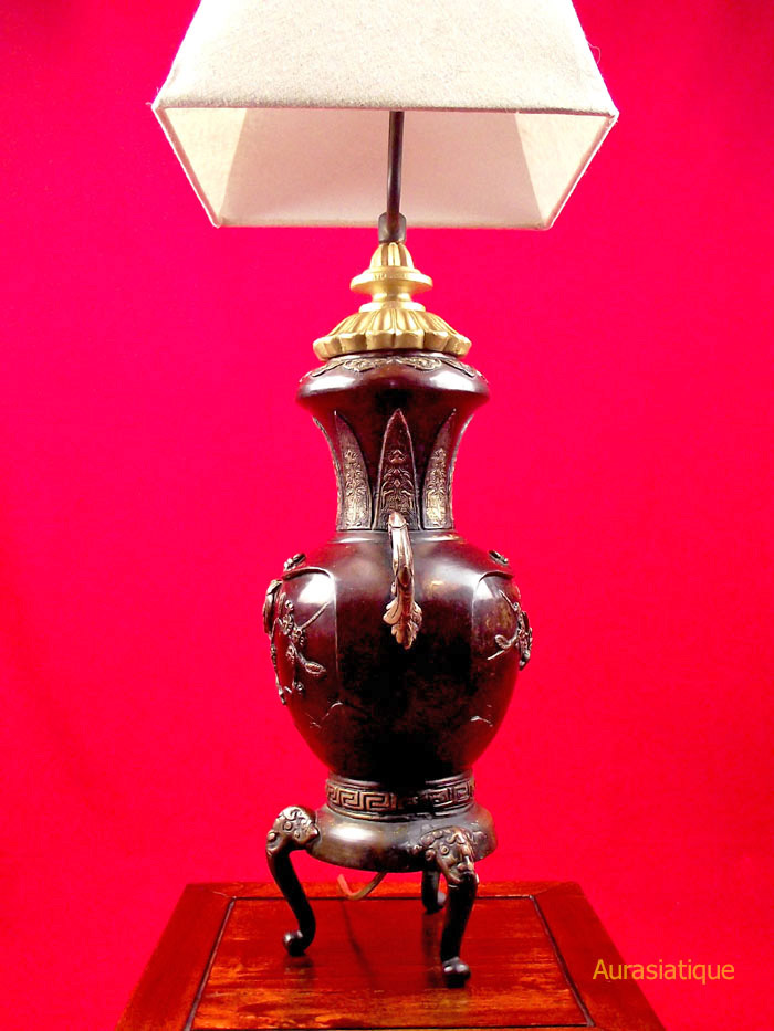 lampe vase japonais en bronze vue de profil