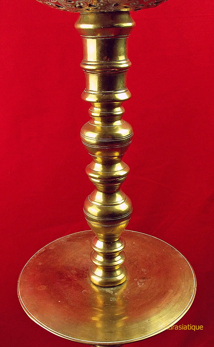 encensoir indochinois en laiton monté en lampe vue pied