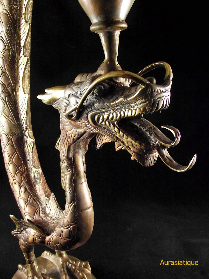 paire de bougeoirs en bronze dragon chinois vue gueule