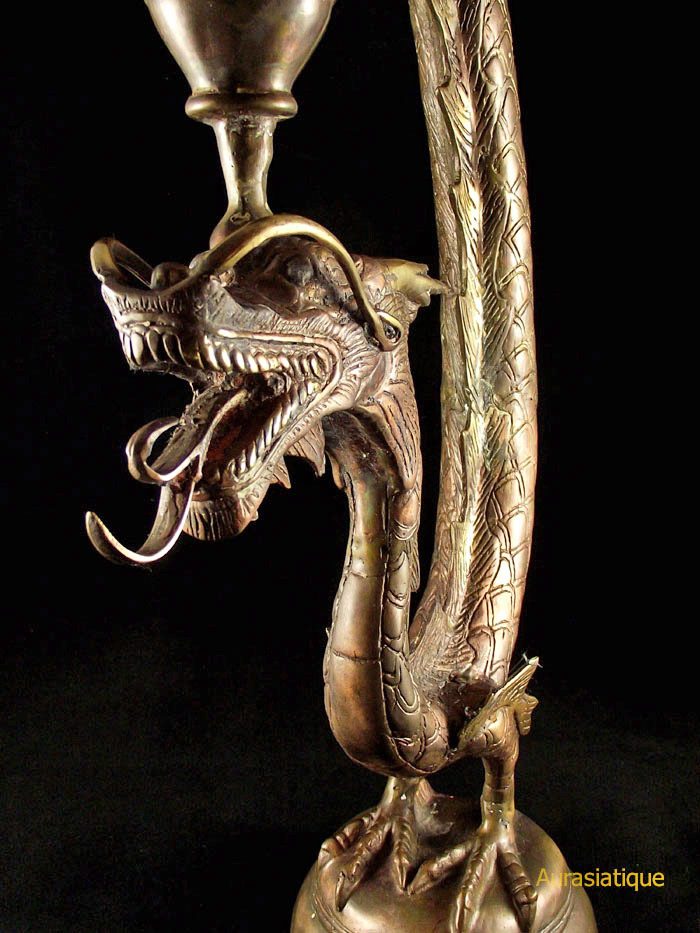 paire de bougeoirs en bronze dragon chinois vue face