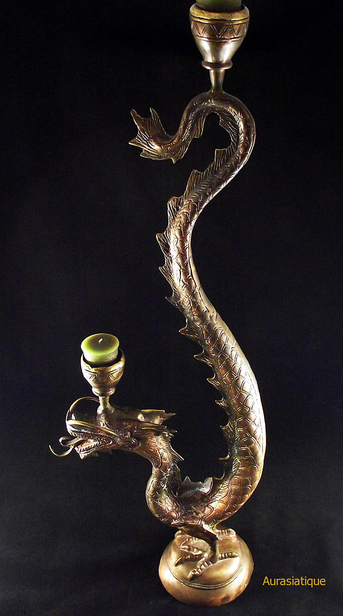 paire de bougeoirs en bronze dragon chinois vue gauche